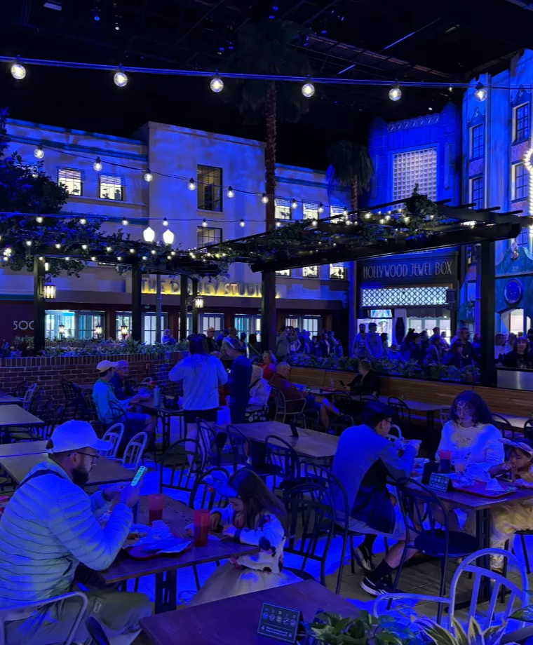 The Hollywood Gardens Restaurant - image 3