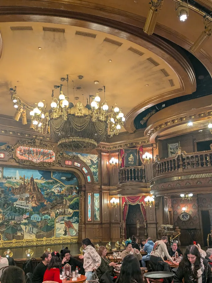 The Lucky Nugget Saloon - image 1