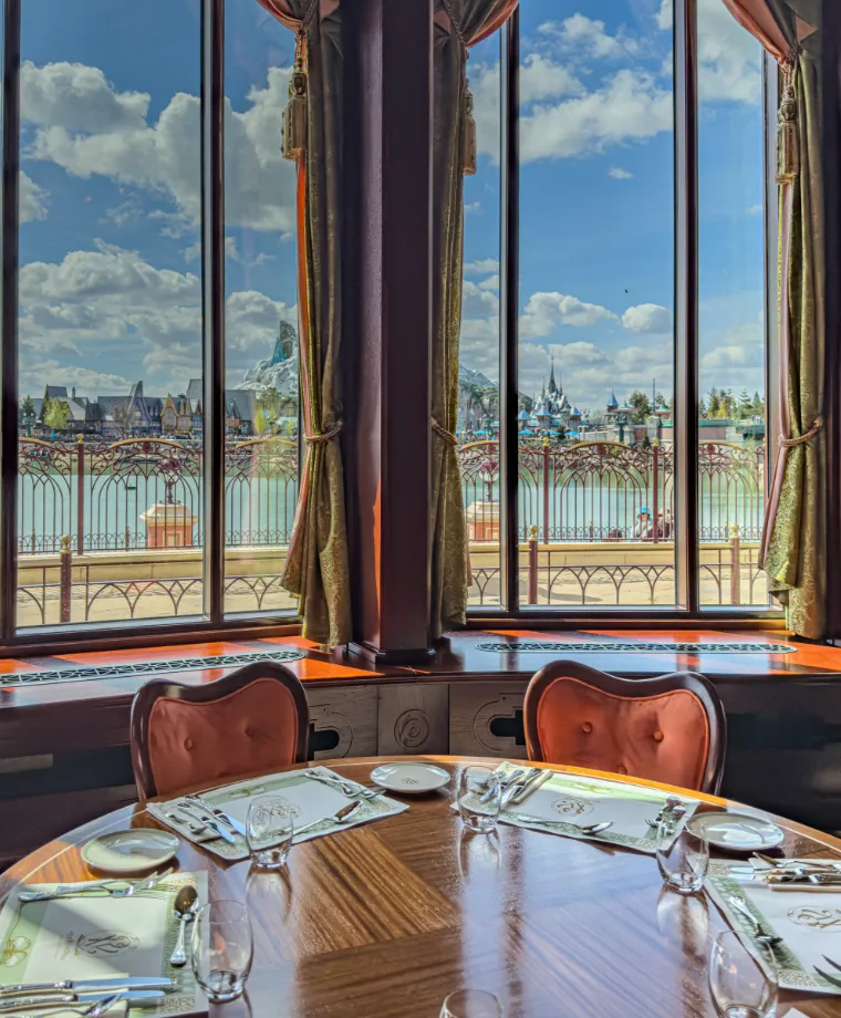 The Regal View Lounge - image 2