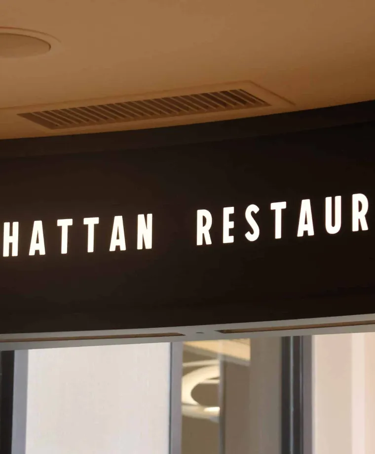 Manhattan Restaurant - image 1