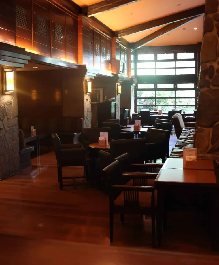 Redwood Bar and Lounge - image 2