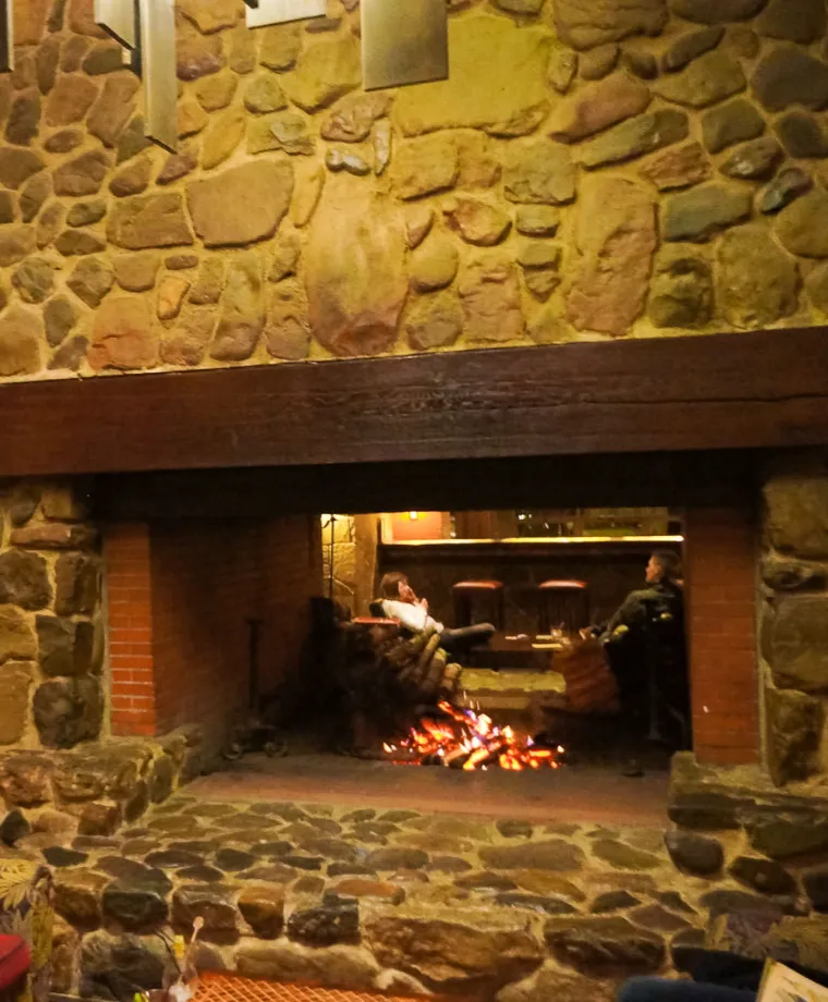 Redwood Bar and Lounge - image 3