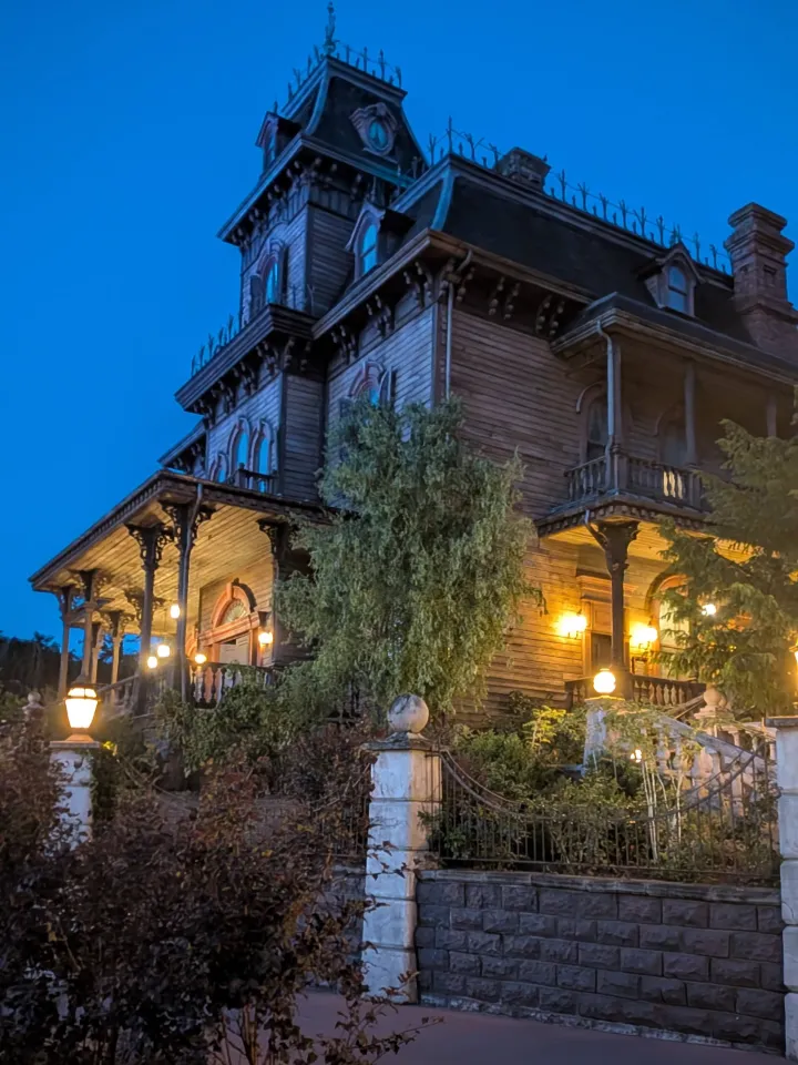 Phantom Manor - image 1
