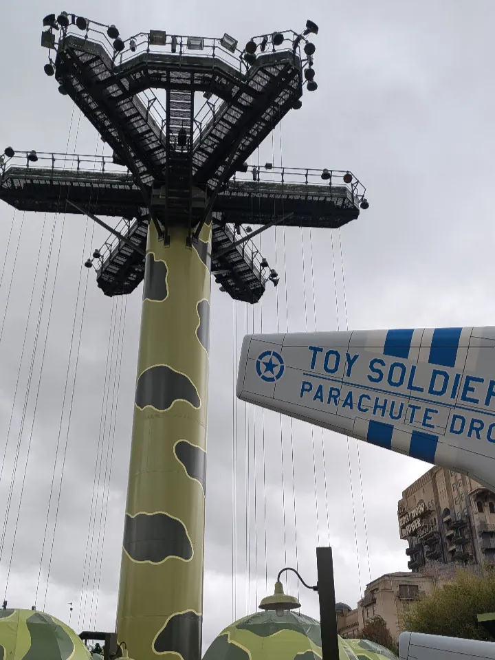 Toy Soldiers Parachute Drop - image 2