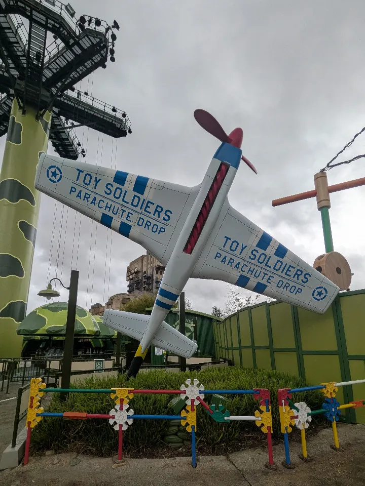 Toy Soldiers Parachute Drop - image 1