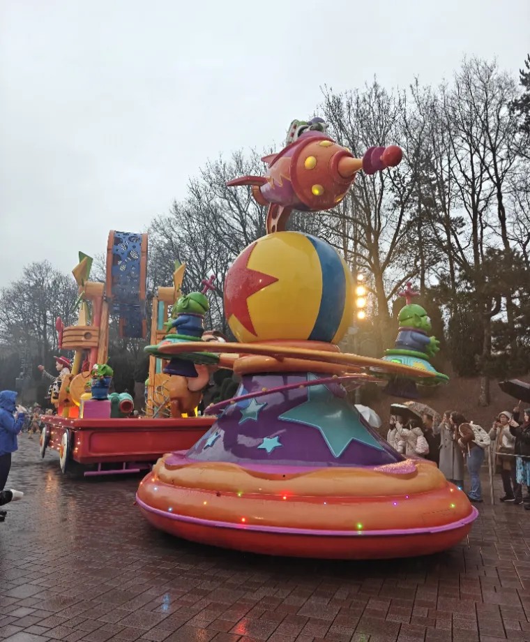 Disney Stars on Parade - image 3